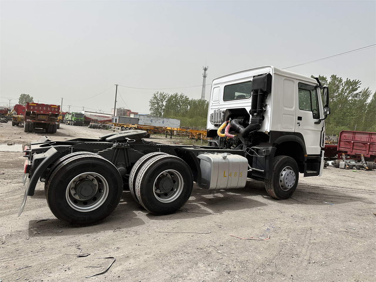 SINOTRUK Howo 371 Truck Head - Ťahač: obrázok 2 SINOTRUK Howo 371 Truck Head - Ťahač: obrázok 2