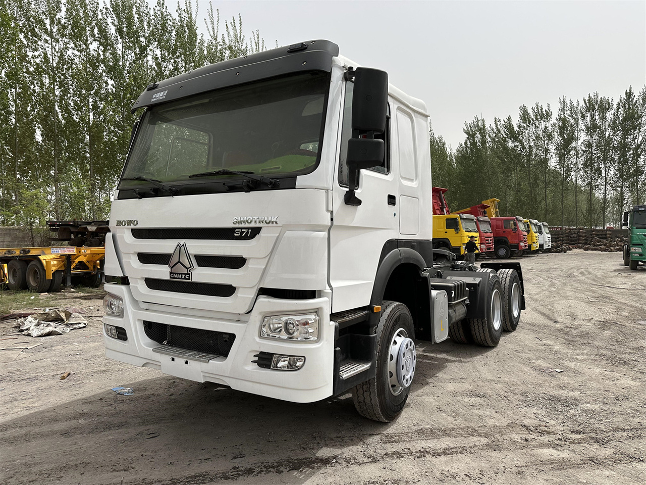 SINOTRUK Howo 371 Truck Head - Ťahač: obrázok 4 SINOTRUK Howo 371 Truck Head - Ťahač: obrázok 4