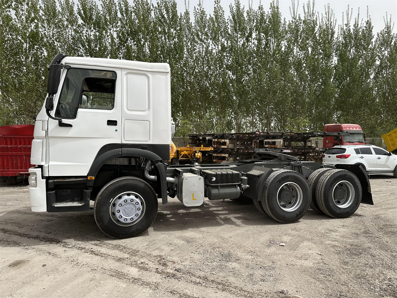 SINOTRUK Howo 371 Truck Head - Ťahač: obrázok 5 SINOTRUK Howo 371 Truck Head - Ťahač: obrázok 5