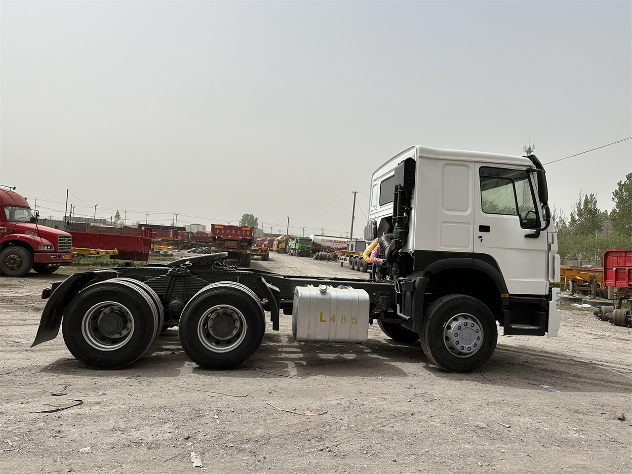 SINOTRUK Howo 371 Truck Head - Ťahač: obrázok 3 SINOTRUK Howo 371 Truck Head - Ťahač: obrázok 3