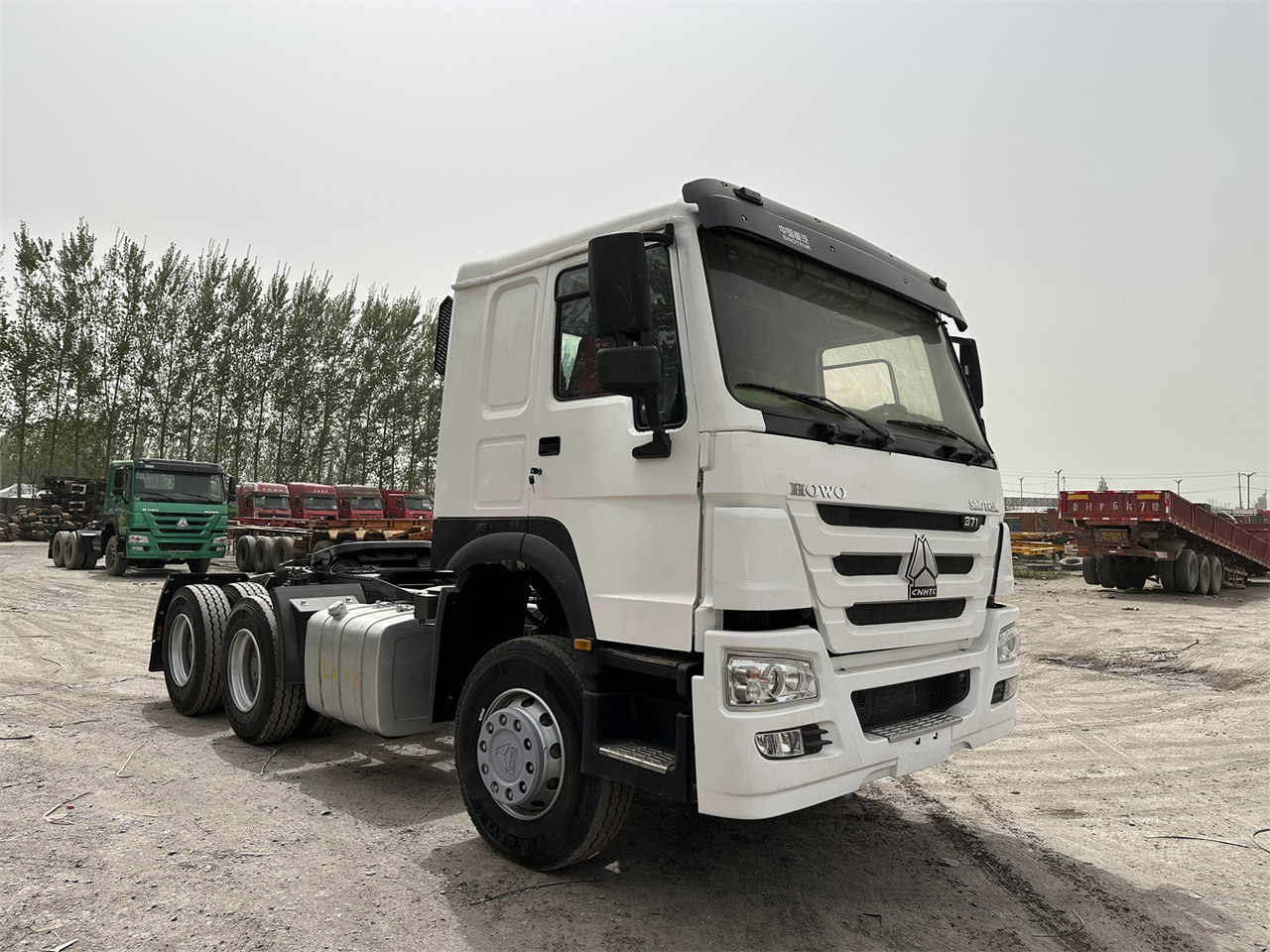SINOTRUK Howo 371hp Truck Head - Ťahač: obrázok 1 SINOTRUK Howo 371hp Truck Head - Ťahač: obrázok 1