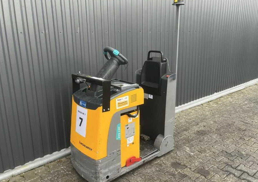 Jungheinrich EZS130 - Elektricky tahač: obrázok 1 Jungheinrich EZS130 - Elektricky tahač: obrázok 1