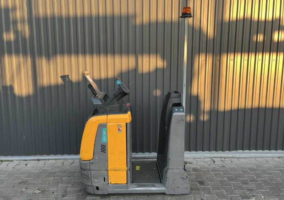 Jungheinrich EZS350 - Elektricky tahač: obrázok 2 Jungheinrich EZS350 - Elektricky tahač: obrázok 2