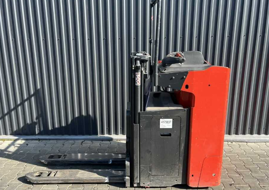 Linde D12SF - Stohovač: obrázok 2 Linde D12SF - Stohovač: obrázok 2