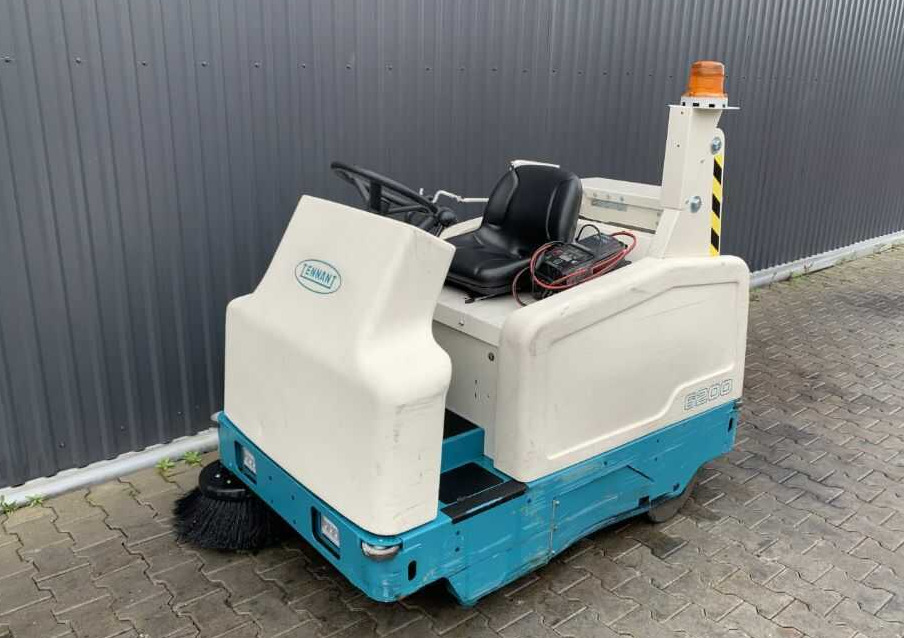 Tennant 6200 - Priemyselný zametací stroj: obrázok 1 Tennant 6200 - Priemyselný zametací stroj: obrázok 1