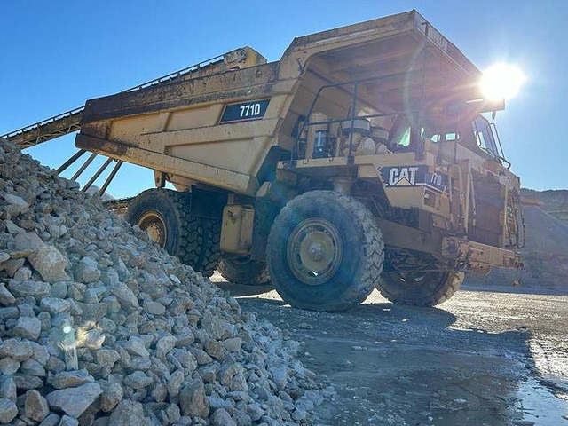 Caterpillar 771D - Damper: obrázok 2 Caterpillar 771D - Damper: obrázok 2