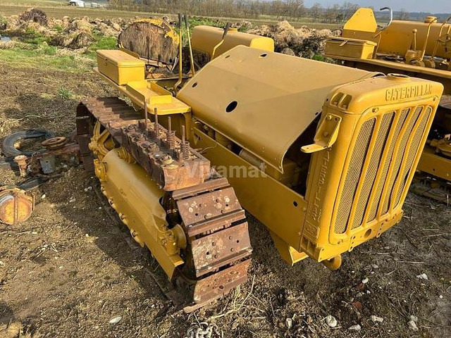 Caterpillar D2 - - Buldozér: obrázok 3 Caterpillar D2 - - Buldozér: obrázok 3