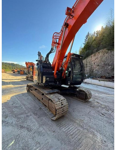 Hitachi ZX225USLC-6 - Pásové rýpadlo: obrázok 5 Hitachi ZX225USLC-6 - Pásové rýpadlo: obrázok 5