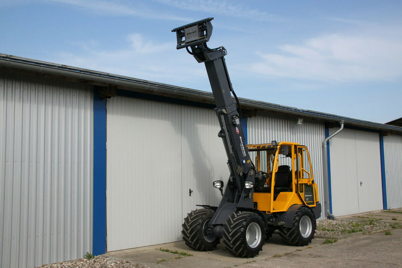 Eurotrac T 13 Teleskop Radlader Hoflader - Teleskopický kolesový nakladač: obrázok 4 Eurotrac T 13 Teleskop Radlader Hoflader - Teleskopický kolesový nakladač: obrázok 4