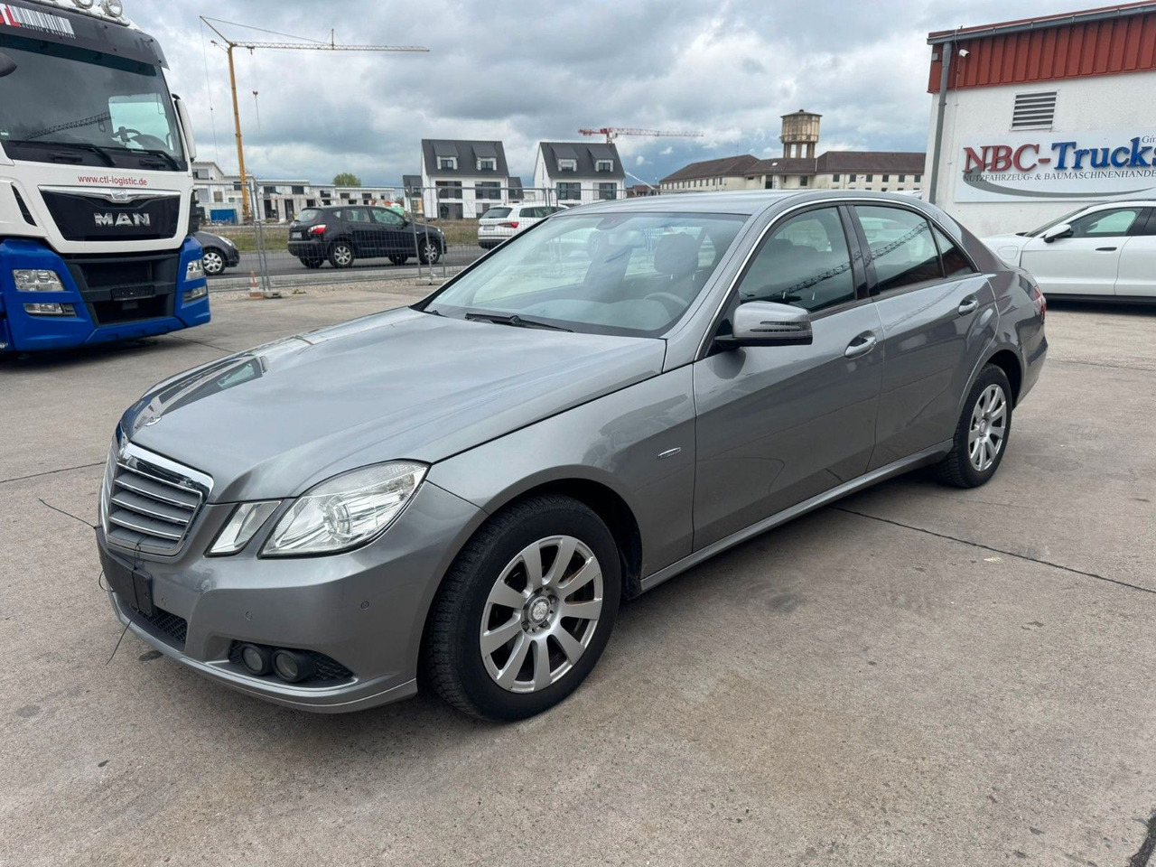 Mercedes-Benz E 200 CGI * PDC VORNE UND HINTEN * 2. HAND * - Sedan: obrázok 1 Mercedes-Benz E 200 CGI * PDC VORNE UND HINTEN * 2. HAND * - Sedan: obrázok 1