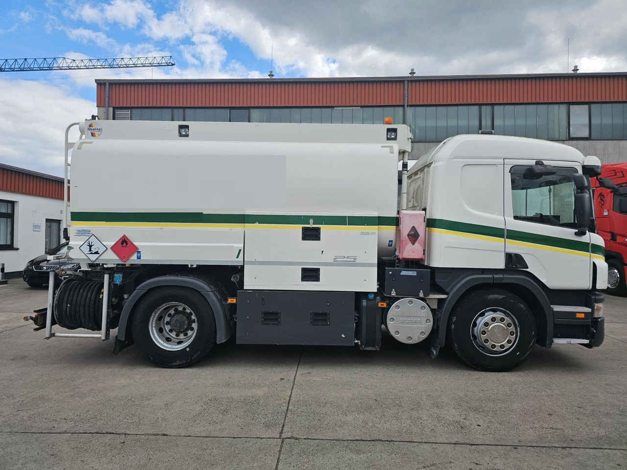 Scania P 360 * OBER/-UNTER * 3 KAMMER * BENZIN * - Cisternové vozidlo: obrázok 4 Scania P 360 * OBER/-UNTER * 3 KAMMER * BENZIN * - Cisternové vozidlo: obrázok 4