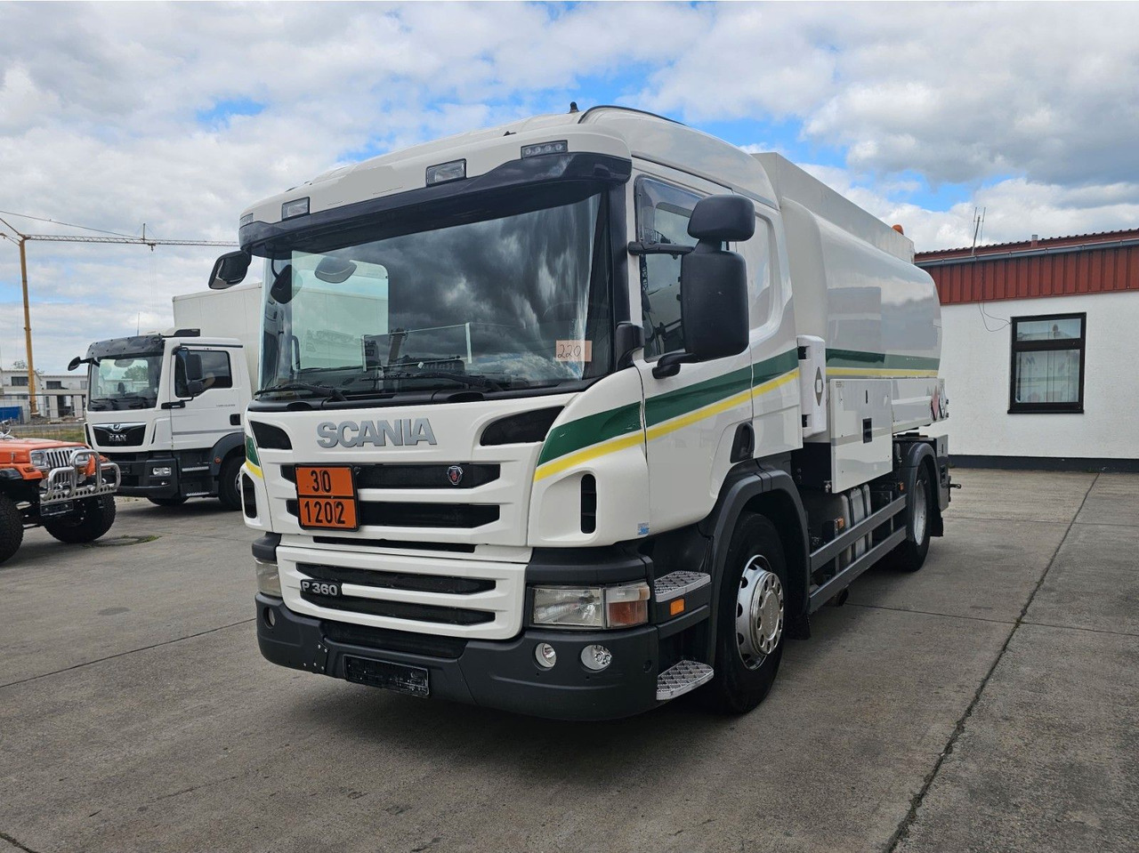 Scania P 360 * OBER/-UNTER * 3 KAMMER * BENZIN * - Cisternové vozidlo: obrázok 1 Scania P 360 * OBER/-UNTER * 3 KAMMER * BENZIN * - Cisternové vozidlo: obrázok 1