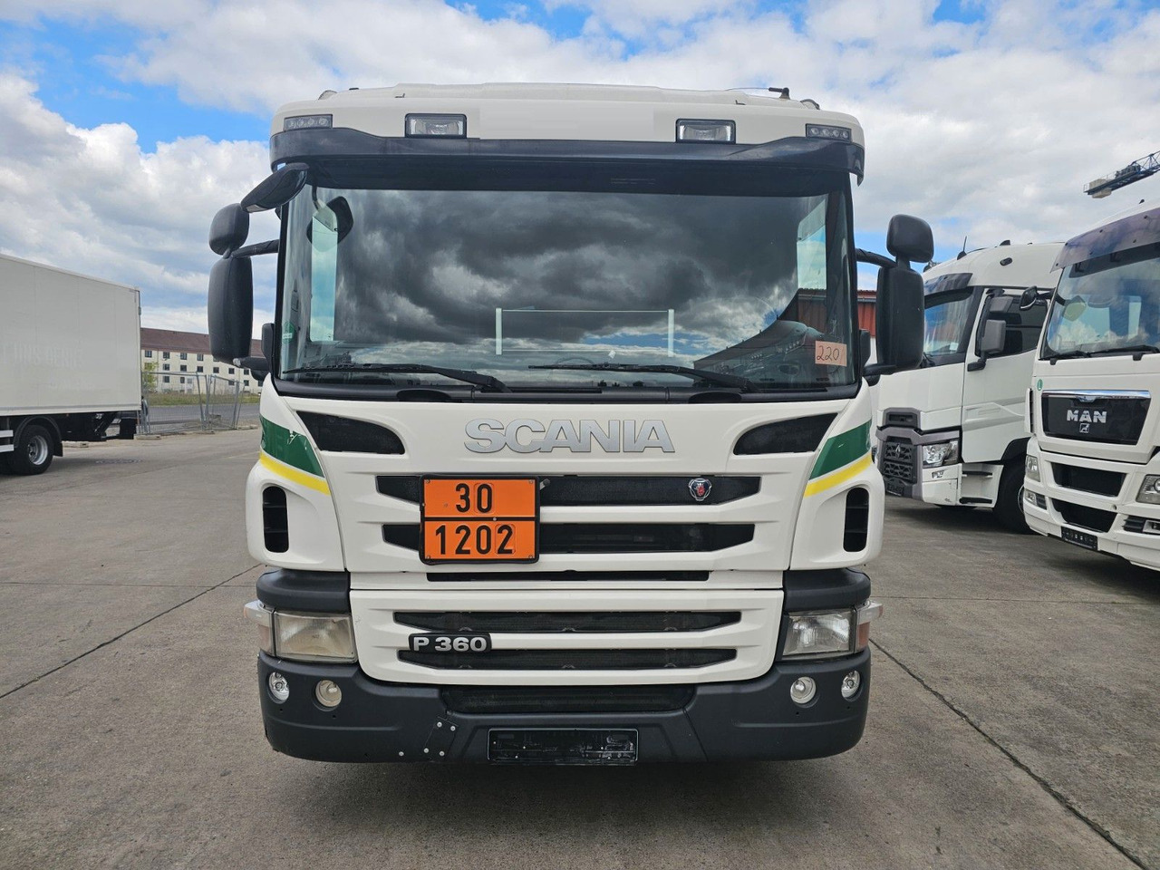 Scania P 360 * OBER/-UNTER * 3 KAMMER * BENZIN * - Cisternové vozidlo: obrázok 2 Scania P 360 * OBER/-UNTER * 3 KAMMER * BENZIN * - Cisternové vozidlo: obrázok 2