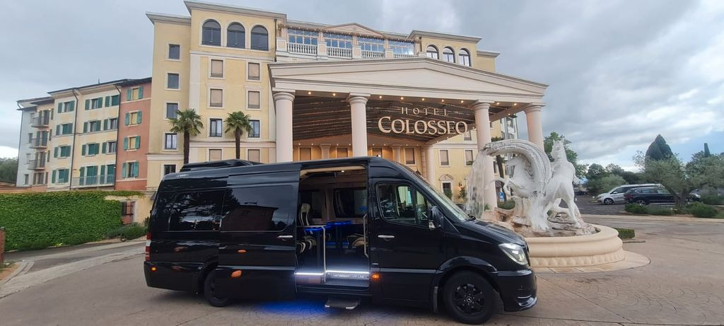 Mercedes-Benz Sprinter 319 VIP 8+1 Mercedes-Benz Sprinter 319 VIP 8+1 - Minibus, Mikrobus: obrázok 1 Mercedes-Benz Sprinter 319 VIP 8+1 Mercedes-Benz Sprinter 319 VIP 8+1 - Minibus, Mikrobus: obrázok 1