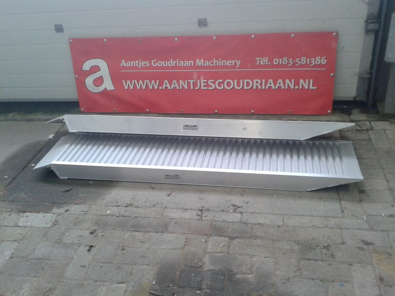 RIJPLANKEN 2 meter - Nakladacia rampa: obrázok 1 RIJPLANKEN 2 meter - Nakladacia rampa: obrázok 1