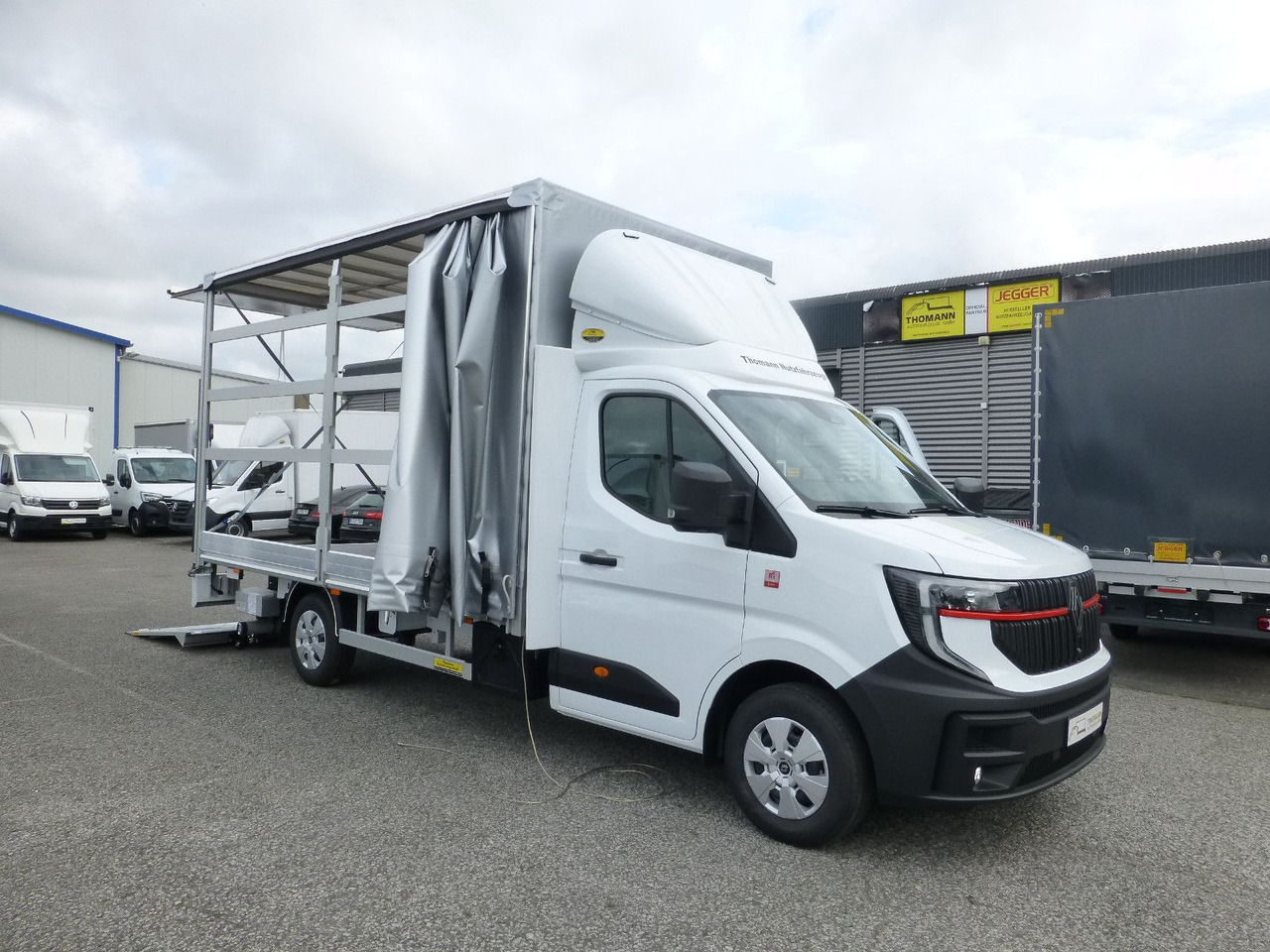 Renault NEW Master Pritsche Plane BÄR Ladebordwand - Plachtová dodávka: obrázok 1 Renault NEW Master Pritsche Plane BÄR Ladebordwand - Plachtová dodávka: obrázok 1