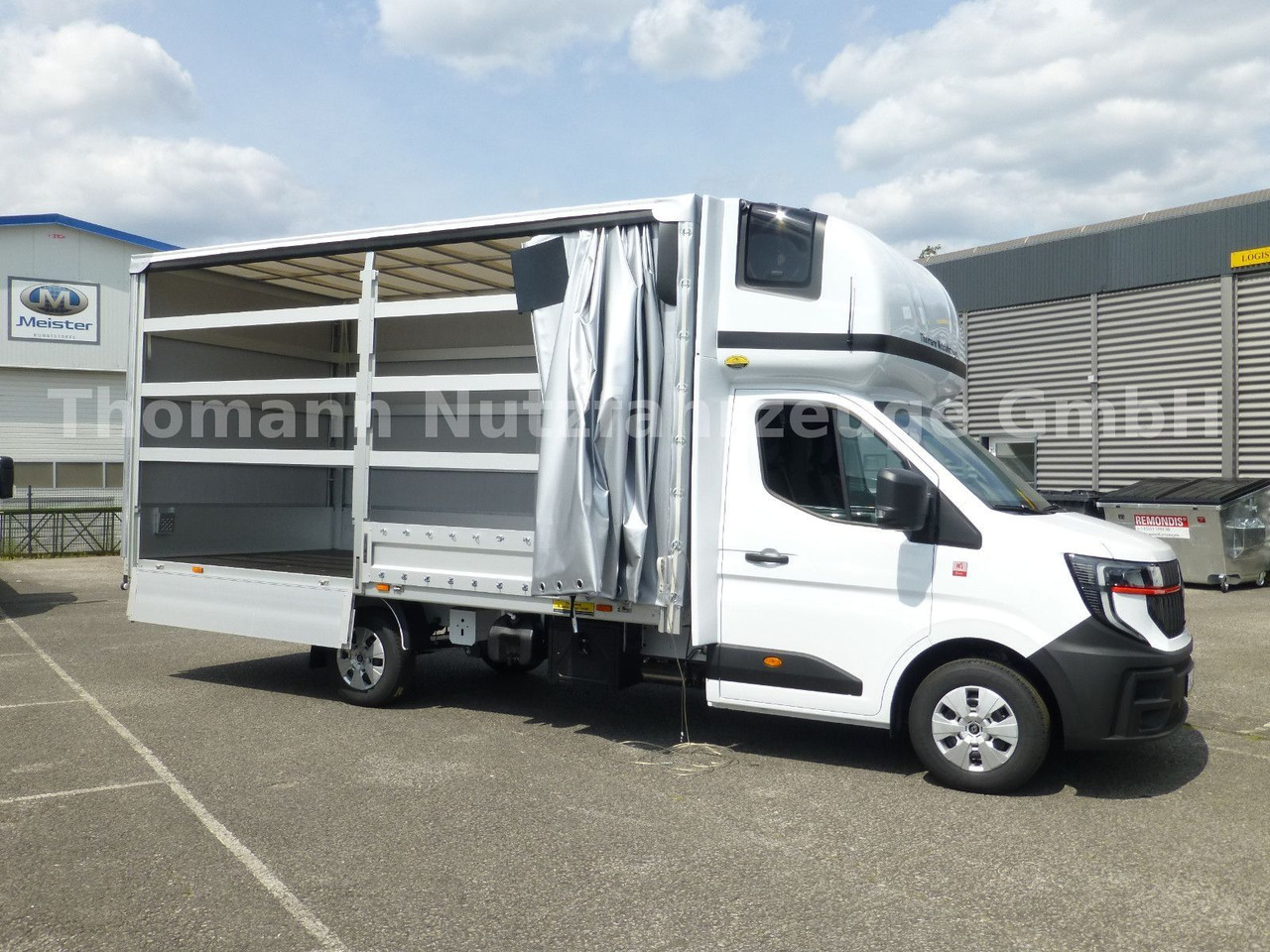 Renault NEW Master Pritsche Plane Schlafkabine - Plachtová dodávka: obrázok 4 Renault NEW Master Pritsche Plane Schlafkabine - Plachtová dodávka: obrázok 4