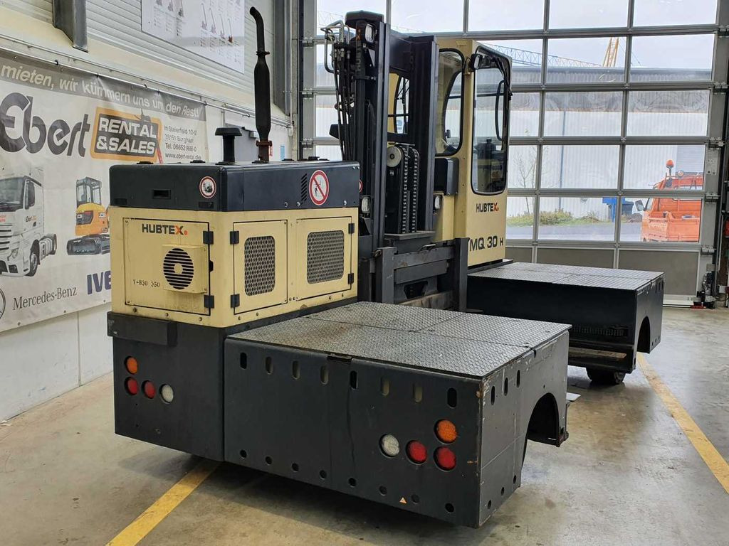 Hubtex MQ 30 H Hybrid / 748h! / Diesel + Elektro Hubtex MQ 30 H Hybrid / 748h! / Diesel + Elektro - Bočný nakladač: obrázok 2 Hubtex MQ 30 H Hybrid / 748h! / Diesel + Elektro Hubtex MQ 30 H Hybrid / 748h! / Diesel + Elektro - Bočný nakladač: obrázok 2