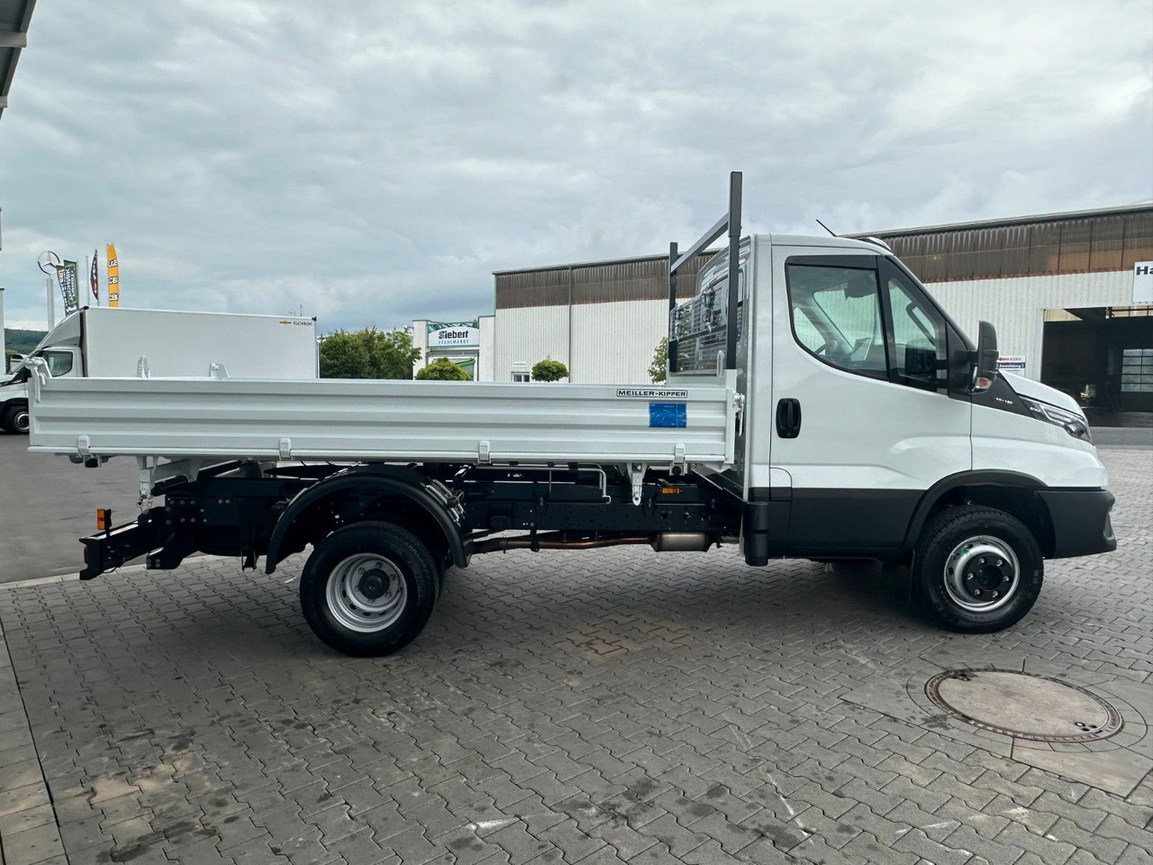 Iveco 70C18H 3-S.-Kipper Meiller *R3.450mm*2xAHK* - Dodávka sklápač: obrázok 4 Iveco 70C18H 3-S.-Kipper Meiller *R3.450mm*2xAHK* - Dodávka sklápač: obrázok 4