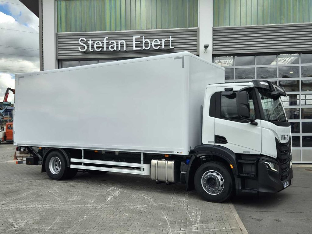 Iveco AD190S40/P 4x2 Ladebordwand 2.000kg Navi ACC Iveco AD190S40/P 4x2 Ladebordwand 2.000kg Navi ACC - Skříňový nákladní auto: obrázok 3 Iveco AD190S40/P 4x2 Ladebordwand 2.000kg Navi ACC Iveco AD190S40/P 4x2 Ladebordwand 2.000kg Navi ACC - Skříňový nákladní auto: obrázok 3