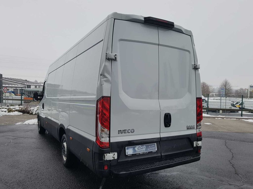 Iveco Daily 35 S16 A8 V *Klima*Automatik*L4.100mm* Iveco Daily 35 S16 A8 V *Klima*Automatik*L4.100mm* - Furgon: obrázok 4 Iveco Daily 35 S16 A8 V *Klima*Automatik*L4.100mm* Iveco Daily 35 S16 A8 V *Klima*Automatik*L4.100mm* - Furgon: obrázok 4