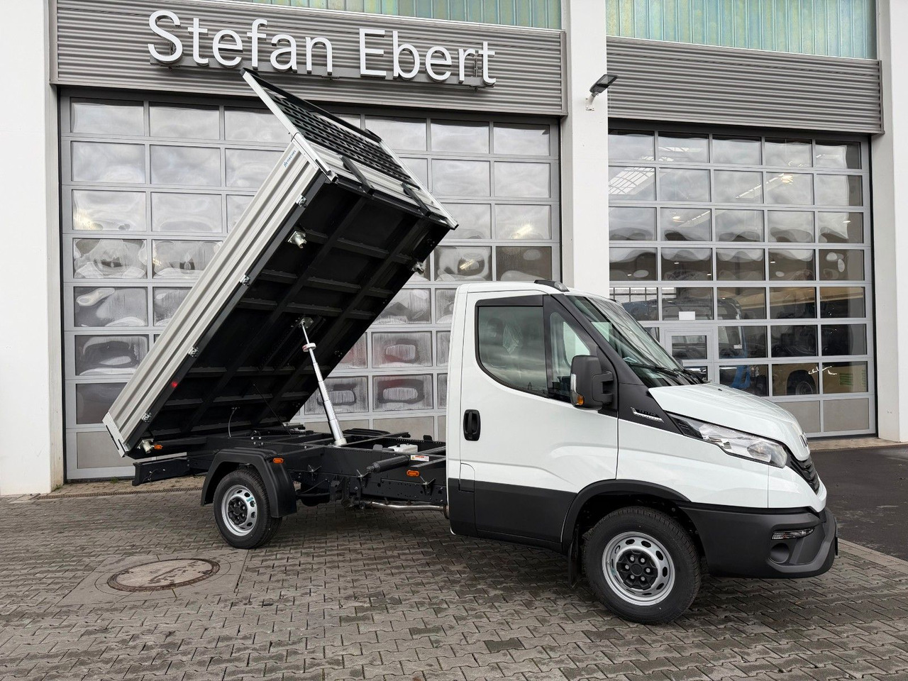Iveco Daily 35S14 A8*R3.450mm*Automatik*Kamera*2Sitze* - Dodávka sklápač: obrázok 2 Iveco Daily 35S14 A8*R3.450mm*Automatik*Kamera*2Sitze* - Dodávka sklápač: obrázok 2