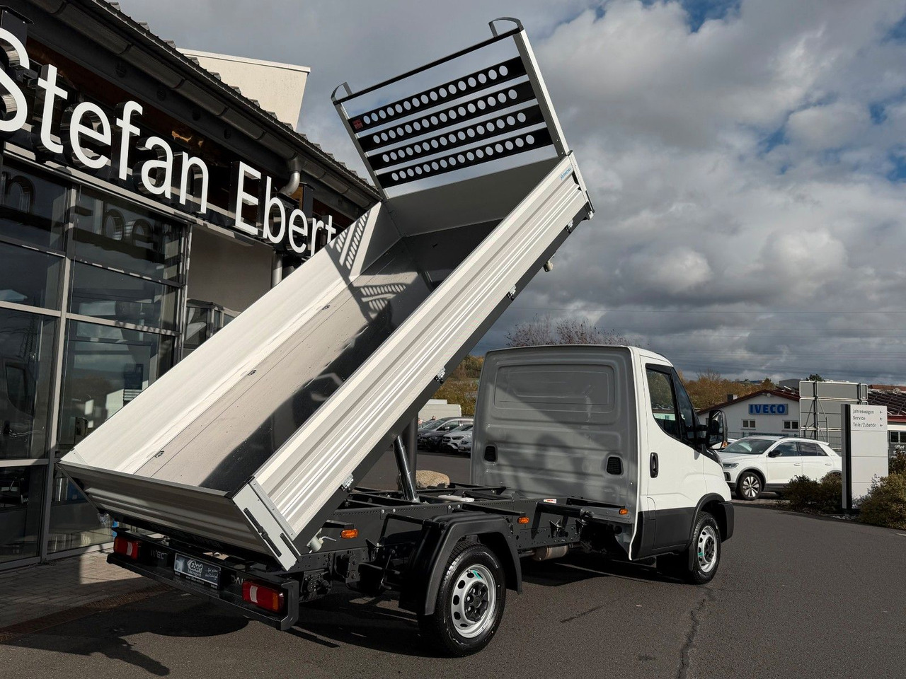 Iveco Daily 35S16 A8 *R3.450mm*Automatik*Klima* 3x - Dodávka sklápač: obrázok 3 Iveco Daily 35S16 A8 *R3.450mm*Automatik*Klima* 3x - Dodávka sklápač: obrázok 3