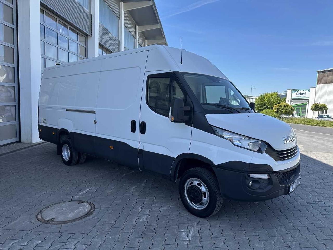 Iveco Daily 50C16 R4.100mm *AHK*Automatik*Ladekran* - Furgon: obrázok 3 Iveco Daily 50C16 R4.100mm *AHK*Automatik*Ladekran* - Furgon: obrázok 3