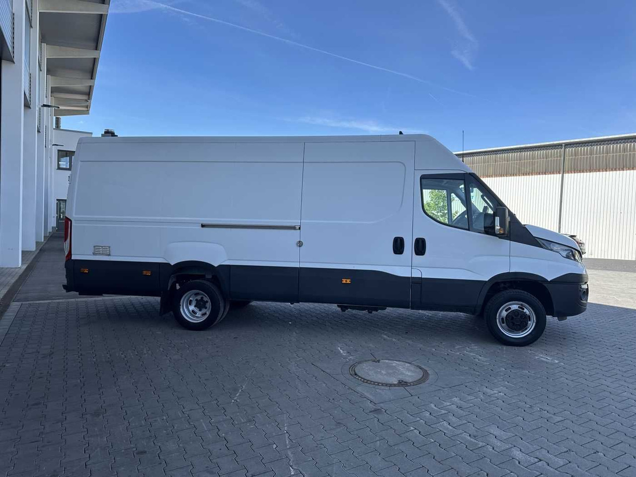 Iveco Daily 50C16 R4.100mm *AHK*Automatik*Ladekran* - Furgon: obrázok 4 Iveco Daily 50C16 R4.100mm *AHK*Automatik*Ladekran* - Furgon: obrázok 4