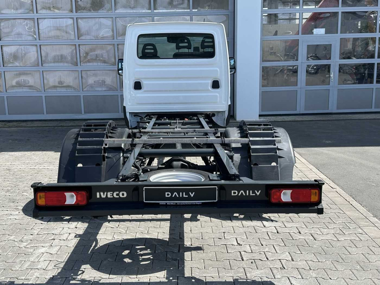 Iveco Daily 50C18 H 3.0L *R4.350mm*Klima* - Podvozek s kabinou: obrázok 4 Iveco Daily 50C18 H 3.0L *R4.350mm*Klima* - Podvozek s kabinou: obrázok 4