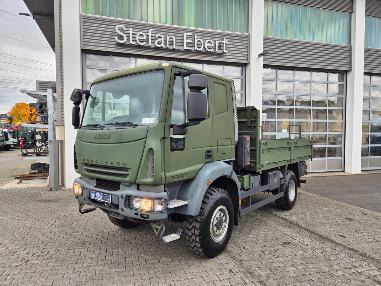 Iveco Eurocargo ML100E22WM-BW 4x4 Pritsche L-Haus Bett - Valníkový/ Plošinový nákladný automobil: obrázok 1 Iveco Eurocargo ML100E22WM-BW 4x4 Pritsche L-Haus Bett - Valníkový/ Plošinový nákladný automobil: obrázok 1