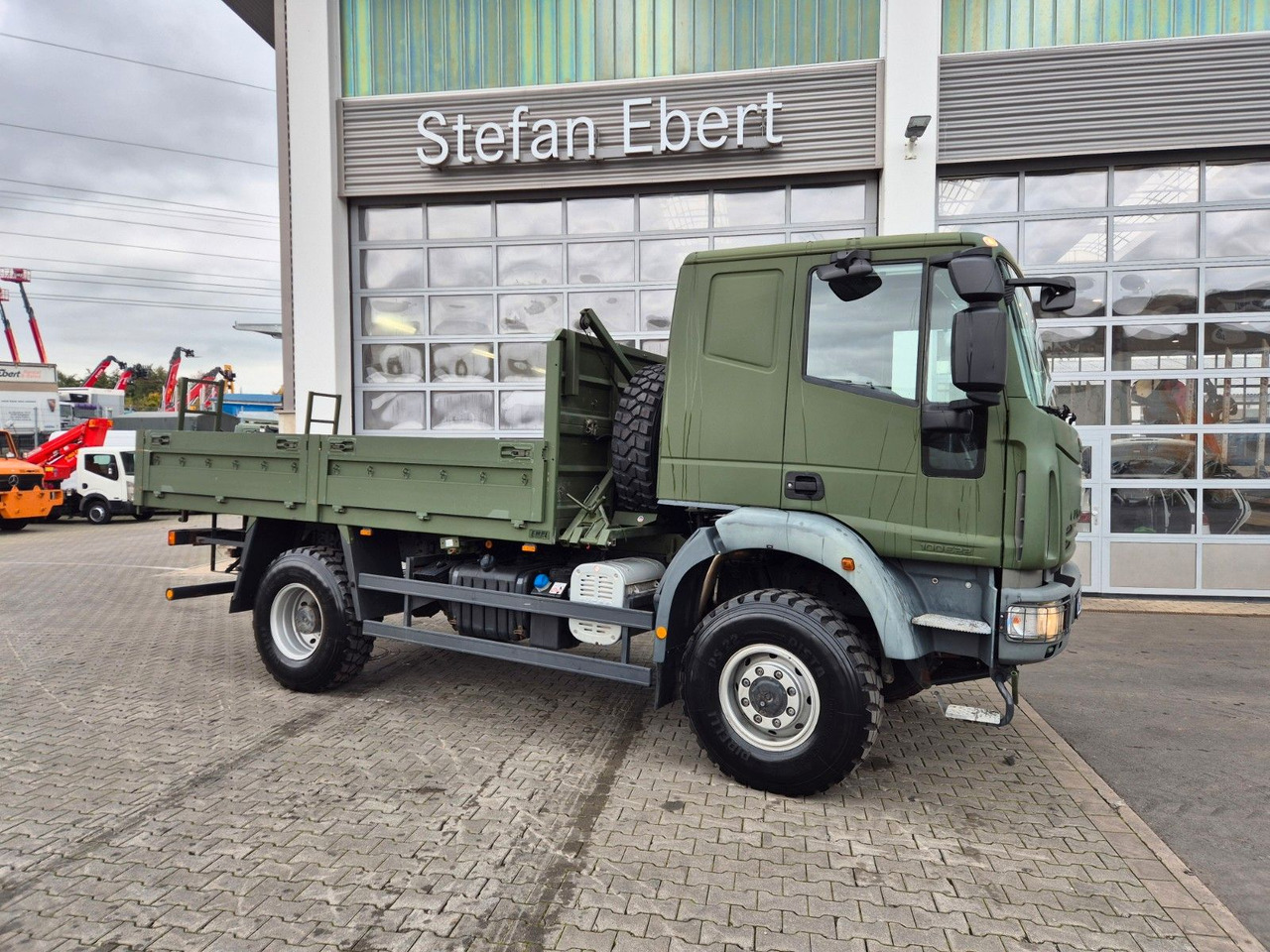 Iveco Eurocargo ML100E22WM-BW 4x4 Pritsche L-Haus Bett - Valníkový/ Plošinový nákladný automobil: obrázok 4 Iveco Eurocargo ML100E22WM-BW 4x4 Pritsche L-Haus Bett - Valníkový/ Plošinový nákladný automobil: obrázok 4