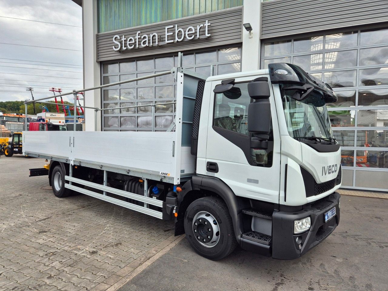Iveco Eurocargo ML140E28/P Gerüstbau 3 Sitze AHK Klima - Valníkový/ Plošinový nákladný automobil: obrázok 4 Iveco Eurocargo ML140E28/P Gerüstbau 3 Sitze AHK Klima - Valníkový/ Plošinový nákladný automobil: obrázok 4