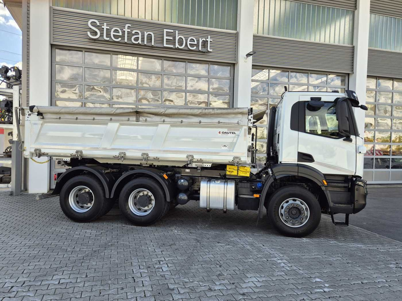 Iveco X-Way AD300X48Z HR 6x4 Intarder Bordmatic Kamera - Sklápač: obrázok 5 Iveco X-Way AD300X48Z HR 6x4 Intarder Bordmatic Kamera - Sklápač: obrázok 5
