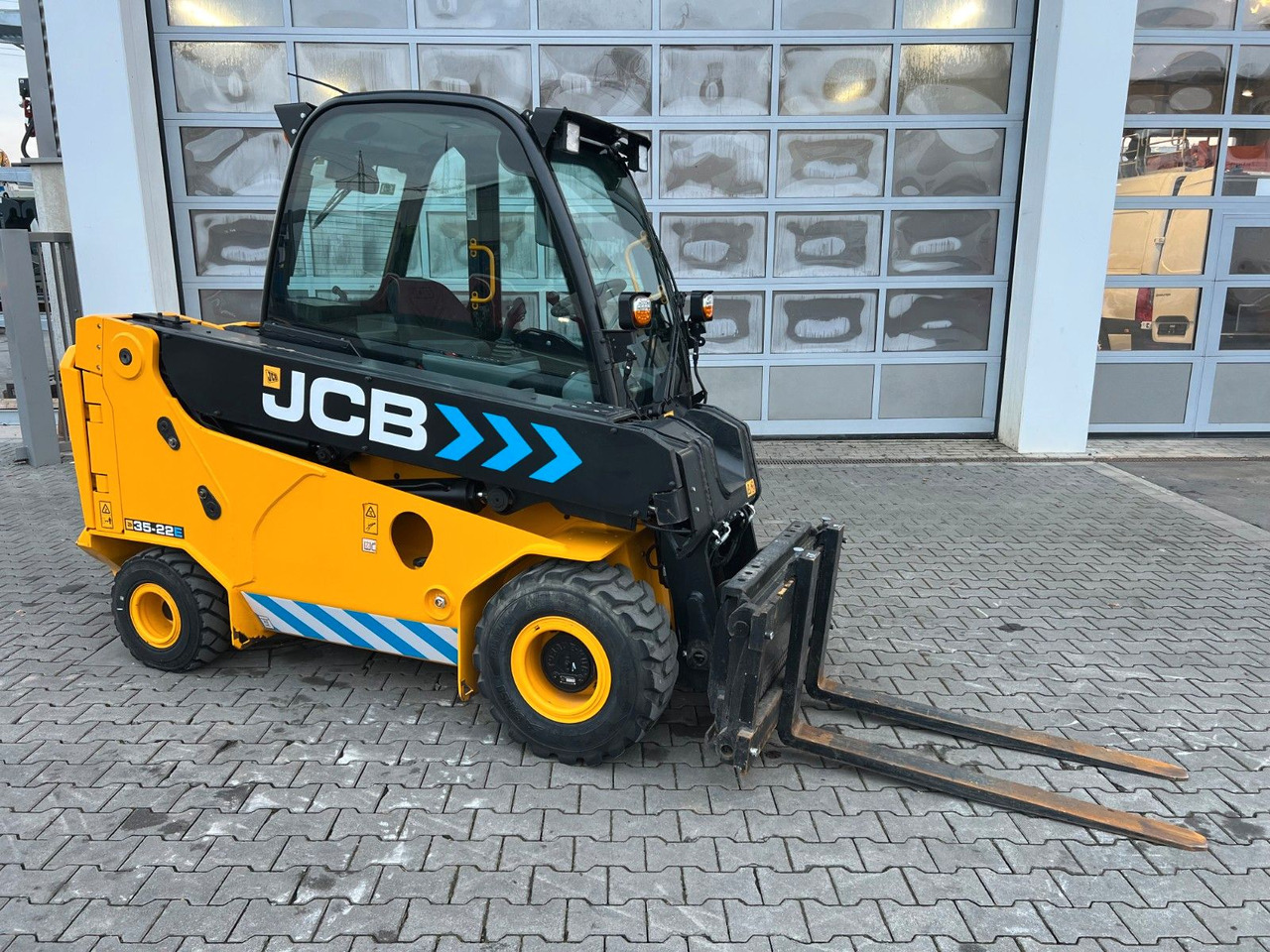 JCB TLT 35-22E Teletruck / nur 131h! / 2022 / SS - Teleskopický nakladač: obrázok 2 JCB TLT 35-22E Teletruck / nur 131h! / 2022 / SS - Teleskopický nakladač: obrázok 2
