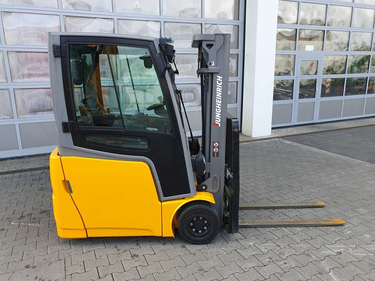Jungheinrich EFG 215 / Triplex: 4.25m! / SS / 2.472h! / 2020 - Elektrický vysokozdvižný vozík: obrázok 2 Jungheinrich EFG 215 / Triplex: 4.25m! / SS / 2.472h! / 2020 - Elektrický vysokozdvižný vozík: obrázok 2