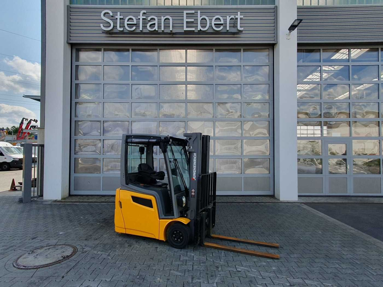 Jungheinrich EFG 215 / Triplex: 4.25m! / SS / nur 3.488h! - Elektrický vysokozdvižný vozík: obrázok 1 Jungheinrich EFG 215 / Triplex: 4.25m! / SS / nur 3.488h! - Elektrický vysokozdvižný vozík: obrázok 1