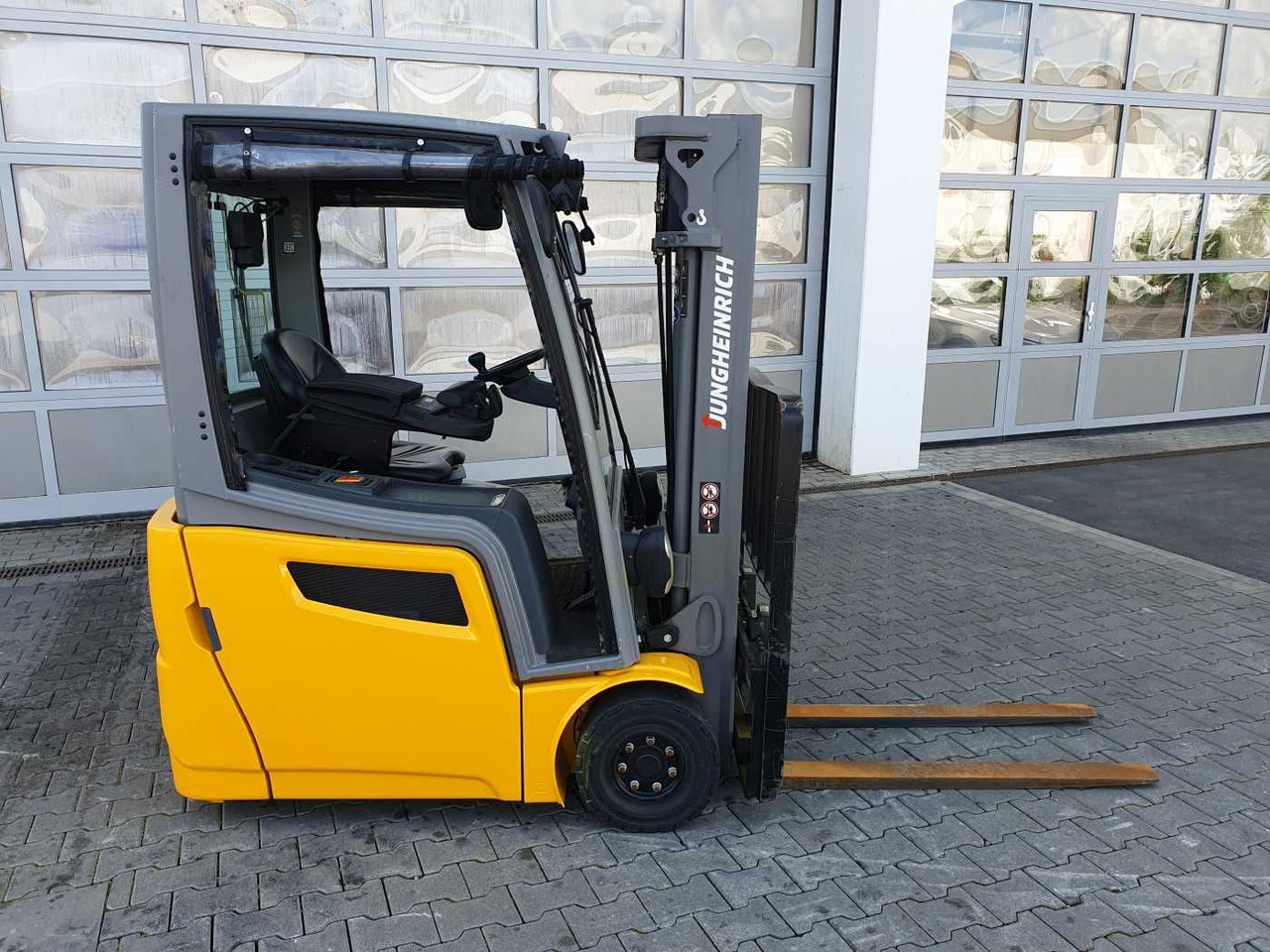 Jungheinrich EFG 215 / Triplex: 4.25m! / SS / nur 3.488h! - Elektrický vysokozdvižný vozík: obrázok 3 Jungheinrich EFG 215 / Triplex: 4.25m! / SS / nur 3.488h! - Elektrický vysokozdvižný vozík: obrázok 3