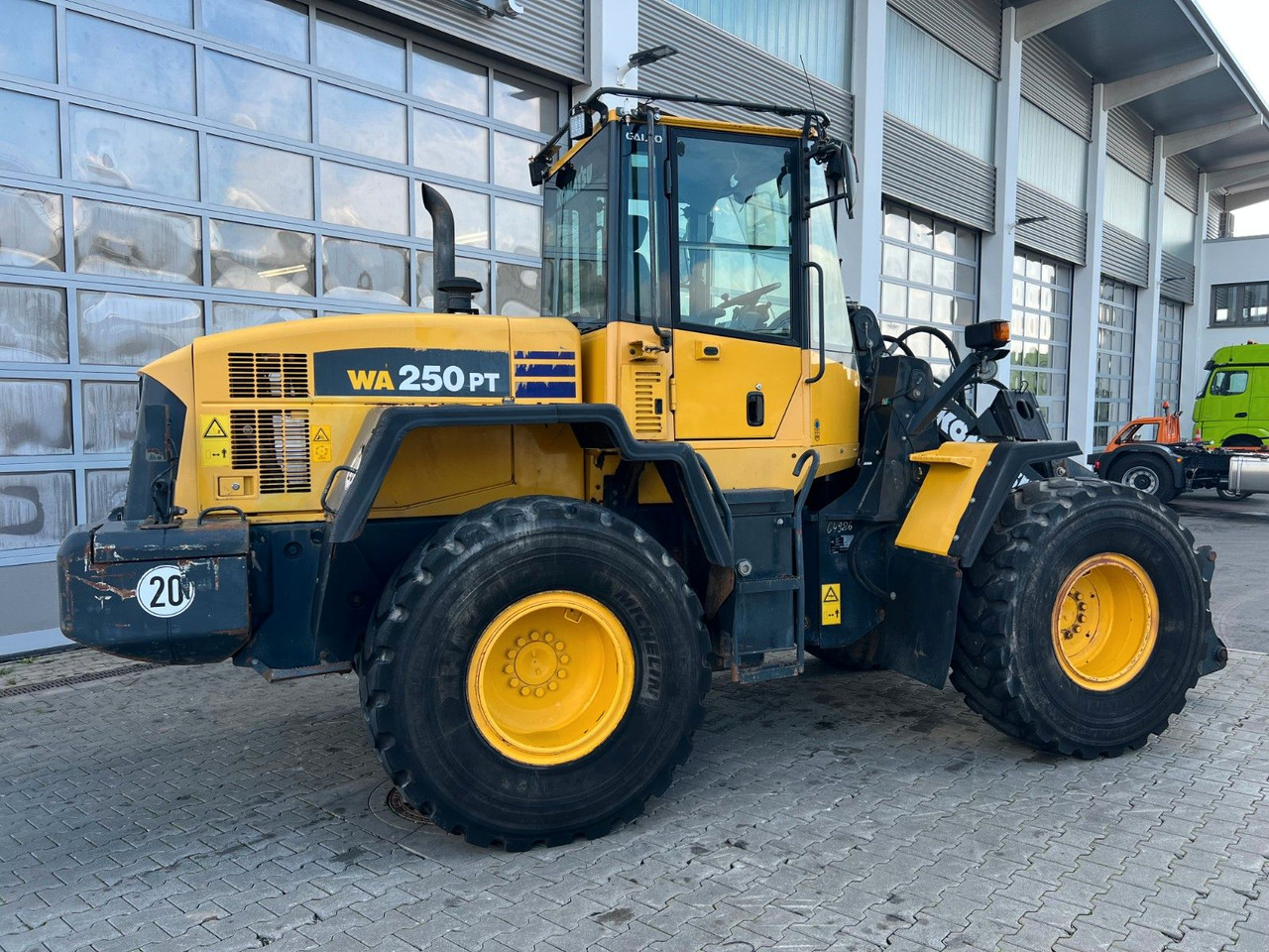 Komatsu WA 250 PT - 5H / 12.390h / - Kolesový nakladač: obrázok 4 Komatsu WA 250 PT - 5H / 12.390h / - Kolesový nakladač: obrázok 4