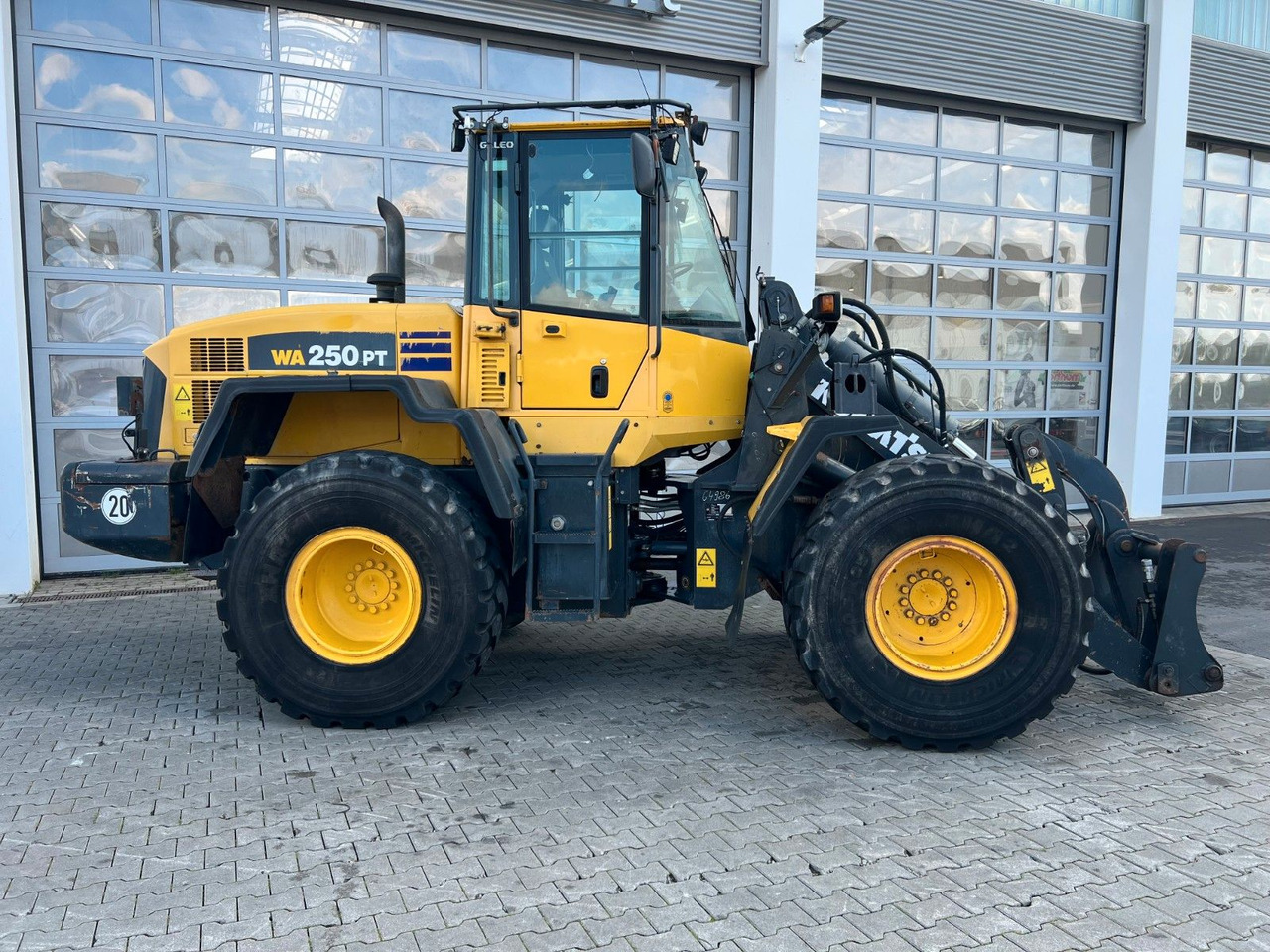 Komatsu WA 250 PT - 5H / 12.390h / - Kolesový nakladač: obrázok 3 Komatsu WA 250 PT - 5H / 12.390h / - Kolesový nakladač: obrázok 3