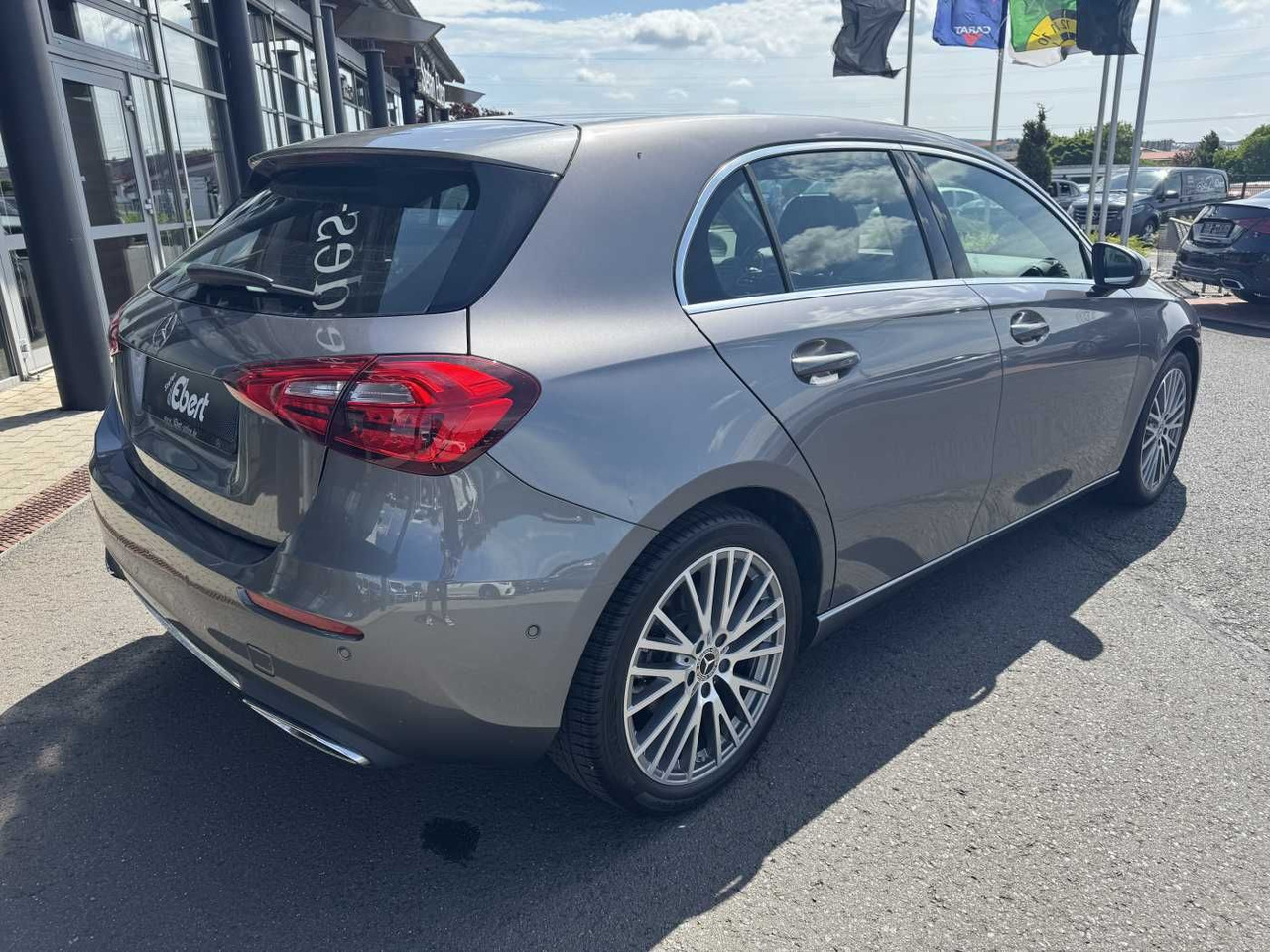 Mercedes-Benz A 180 7G Progressive MBUX+Navi+SHZ +Carplay+ - Sedan: obrázok 4 Mercedes-Benz A 180 7G Progressive MBUX+Navi+SHZ +Carplay+ - Sedan: obrázok 4