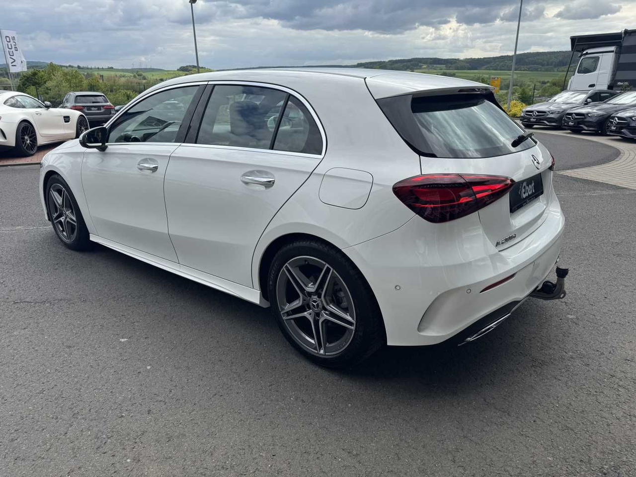 Mercedes-Benz A 200d AMG+AHK+Ambiente+RFK+MBUX+LED+IHC - Sedan: obrázok 3 Mercedes-Benz A 200d AMG+AHK+Ambiente+RFK+MBUX+LED+IHC - Sedan: obrázok 3