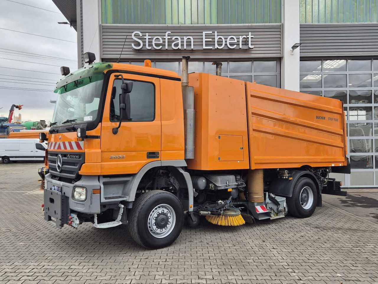 Mercedes-Benz Actros 2032 A 4x4 Bucher STKF 9500 Airport 30x - Zametacie vozidlo: obrázok 3 Mercedes-Benz Actros 2032 A 4x4 Bucher STKF 9500 Airport 30x - Zametacie vozidlo: obrázok 3