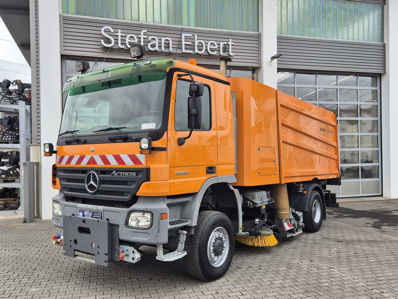 Mercedes-Benz Actros 2032 A 4x4 Bucher STKF 9500 Airport 30x - Zametacie vozidlo: obrázok 1 Mercedes-Benz Actros 2032 A 4x4 Bucher STKF 9500 Airport 30x - Zametacie vozidlo: obrázok 1