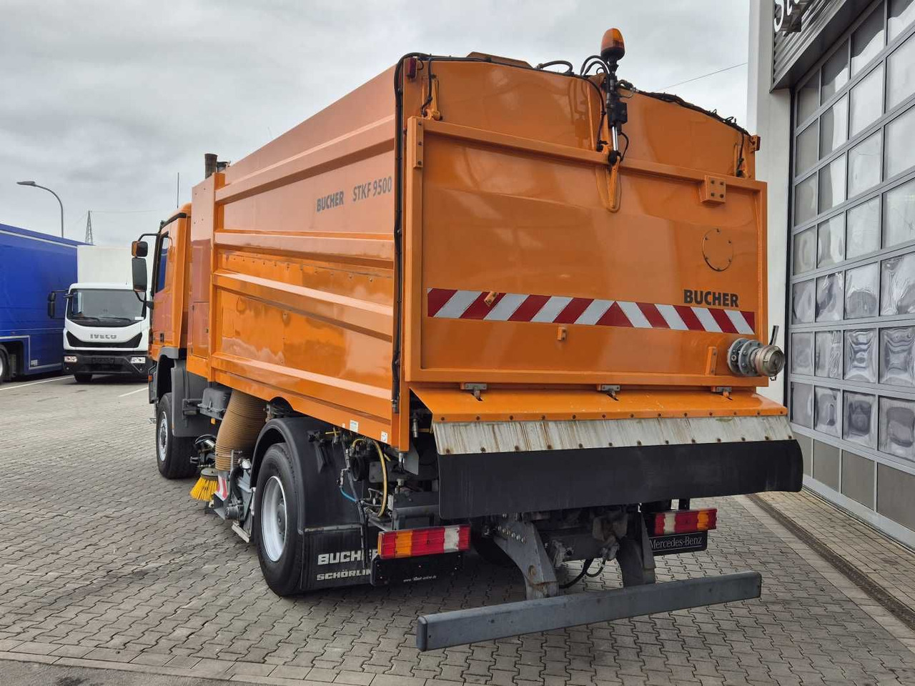 Zametacie vozidlo Mercedes-Benz Actros 2032 A 4x4 Bucher STKF 9500 Airport 30x: obrázok 7