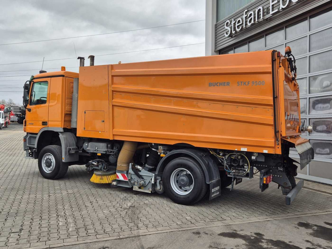 Zametacie vozidlo Mercedes-Benz Actros 2032 A 4x4 Bucher STKF 9500 Airport 30x: obrázok 14