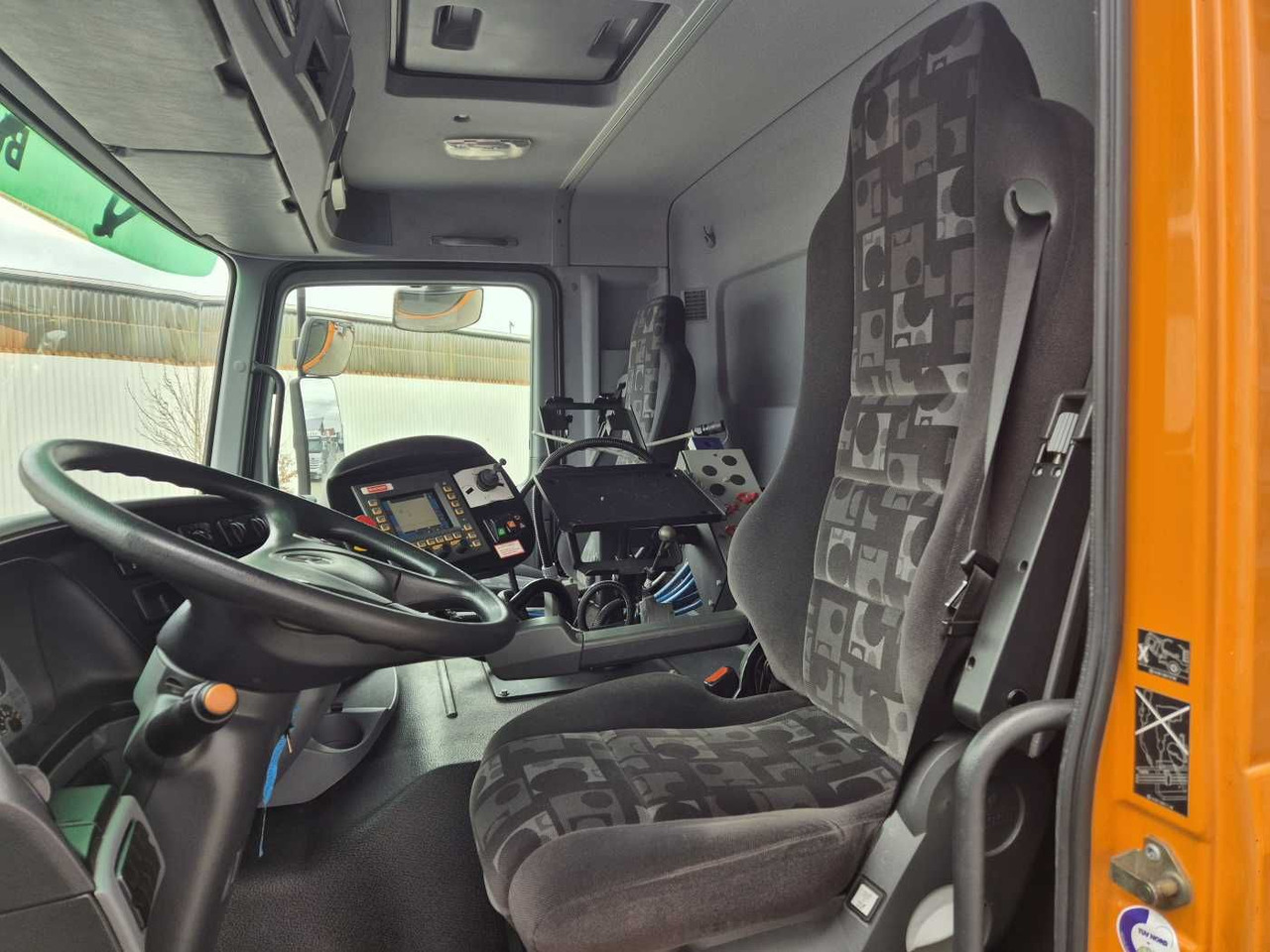 Zametacie vozidlo Mercedes-Benz Actros 2032 A 4x4 Bucher STKF 9500 Airport 30x: obrázok 10