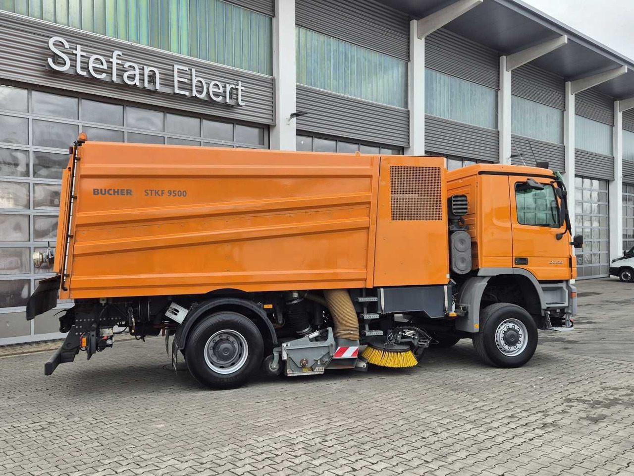 Zametacie vozidlo Mercedes-Benz Actros 2032 A 4x4 Bucher STKF 9500 Airport 30x: obrázok 6