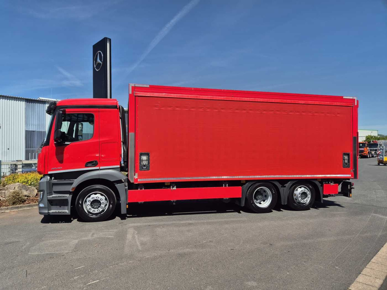 Mercedes-Benz Antos 2540 LnR 6x2 LBW Schiebeplanen AHK - Přepravník nápojů: obrázok 4 Mercedes-Benz Antos 2540 LnR 6x2 LBW Schiebeplanen AHK - Přepravník nápojů: obrázok 4