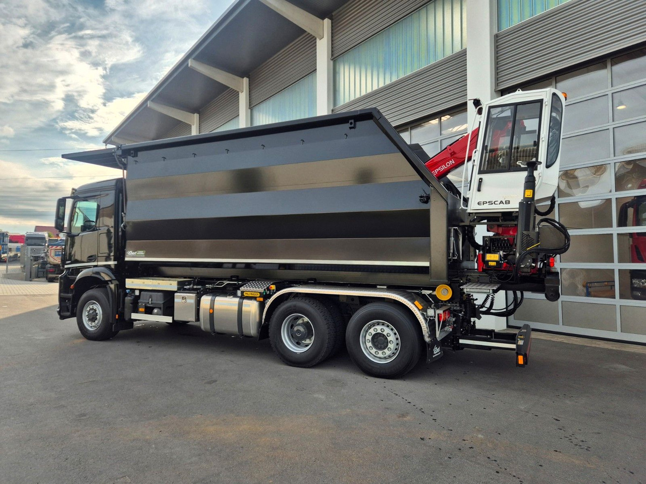 Mercedes-Benz Arocs 2751 6x2 HAD / Abroller EBERT Fällbox Q150 Mercedes-Benz Arocs 2751 6x2 HAD/ Abroller EBERT Forstbox Q150 - Hákový nosič kontajnerov: obrázok 4 Mercedes-Benz Arocs 2751 6x2 HAD / Abroller EBERT Fällbox Q150 Mercedes-Benz Arocs 2751 6x2 HAD/ Abroller EBERT Forstbox Q150 - Hákový nosič kontajnerov: obrázok 4